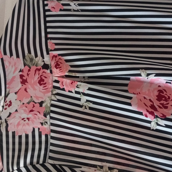 XS Striped and Floral Blouse - Picture 4 of 5